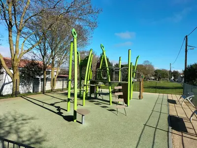 Aire de jeux pour enfants de l'établissement Grand appartement lumineux vue mer