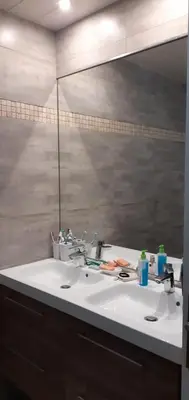 Salle de bains dans l'établissement Grand appartement lumineux vue mer