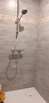 Salle de bains dans l'établissement Grand appartement lumineux vue mer