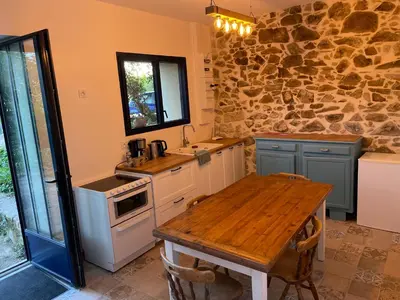 Cuisine ou kitchenette dans l'établissement Les 3 pigeons