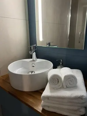 Salle de bains dans l'établissement L'escale au Port Miniature de Saint Savinien