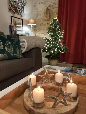 Coin salon dans l'établissement Gîte du Rossignol à 5 minutes du Château de la Citardière et à 14 minutes du Château de Bourneau
