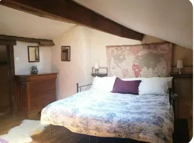Un ou plusieurs lits dans un hébergement de l'établissement Two bedroom Stone Cottage
