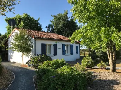 Jardin de l'établissement Amazing holiday home in Les Forges with terrace
