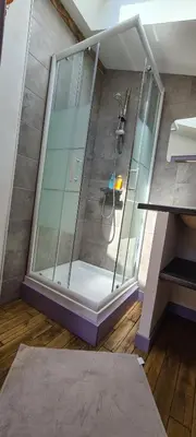 Salle de bains dans l'établissement Bienvenue aux Lavandières.