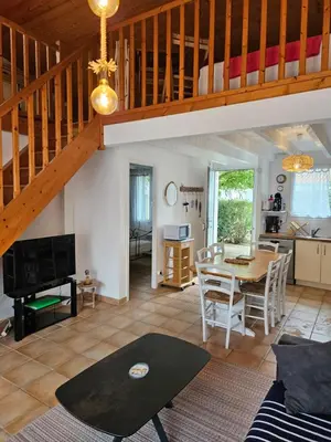 Cuisine ou kitchenette dans l'établissement Maison 3 étoiles à 50m mer plages îles nature piscine chauffée jacuzzi privé WIFI