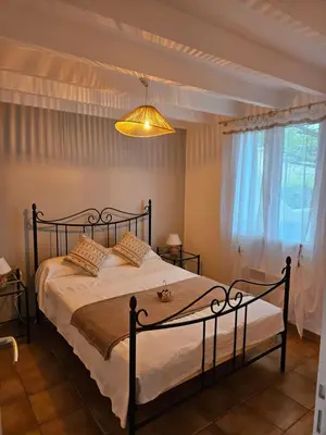 Un ou plusieurs lits dans un hébergement de l'établissement Maison 3 étoiles à 50m mer plages îles nature piscine chauffée jacuzzi privé WIFI