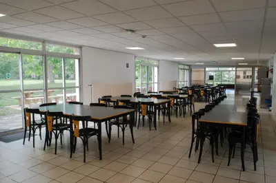 Restaurant ou autre lieu de restauration dans l'établissement Auberge de jeunesse HI Poitiers