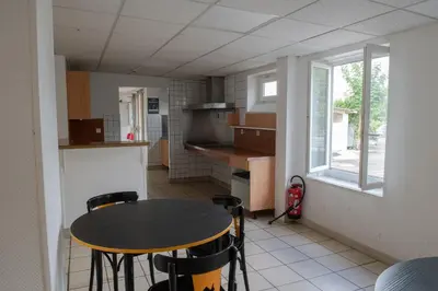 Cuisine ou kitchenette dans l'établissement Auberge de jeunesse HI Poitiers