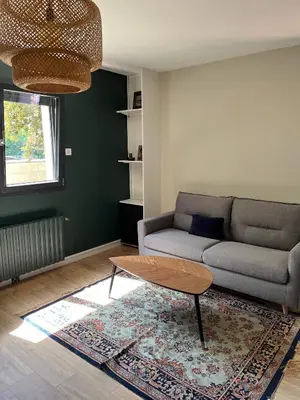 Coin salon dans l'établissement Les Camélias proche La Rochelle