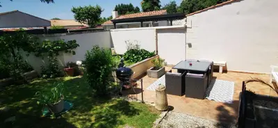 Jardin de l'établissement Studio meublé et équipé avec jardin et terrasse privée