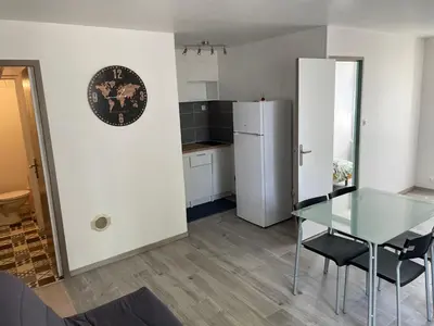 Cuisine ou kitchenette dans l'établissement Logement en bord de port