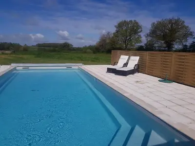 Piscine de l'établissement Gite at Mauprevoir ou située à proximité