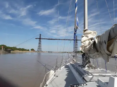 Vue sur la rivière ou le fleuve situé(e) à proximité de le bateau