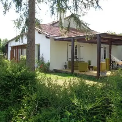 Maison indépendante sur grand terrain clos