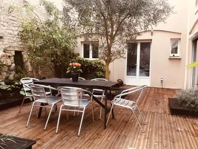 Jardin de l'établissement La campagne dans l'Ocean à LA ROCHELLE les pieds dans la grange