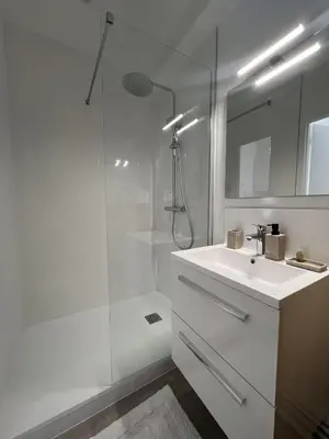 Salle de bains dans l'établissement Appartement situé en plein coeur du centre-ville