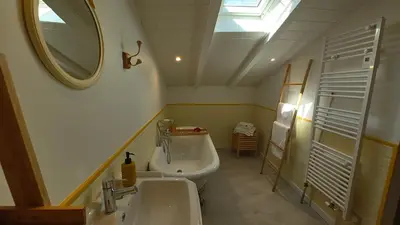 Salle de bains dans l'établissement ENTRE PIERRE ET BOIS