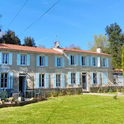 ENTRE PIERRE ET BOIS