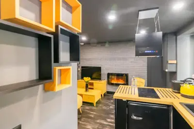Cuisine ou kitchenette dans l'établissement Black & y'hello T2 : WIFI/PARKING/ 5' centre-ville