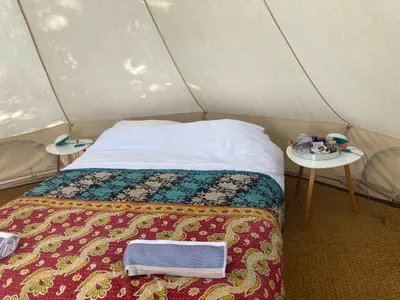 Un ou plusieurs lits dans un hébergement de l'établissement Au Pré Fleuri Eco Glamping