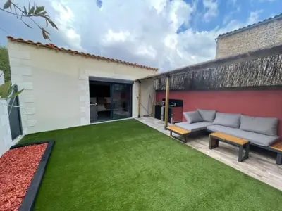 Coin salon dans l'établissement - Le Nuage - Unique, espace Spa privatif et jardin avec plancha et salon privatif, stationnement public gratuit