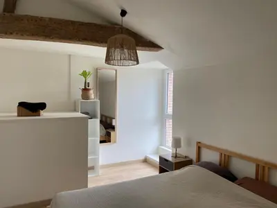 Un ou plusieurs lits dans un hébergement de l'établissement Charmant appartement avec SPA