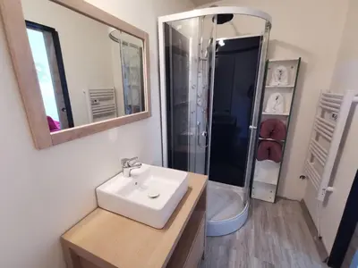Salle de bains dans l'établissement Charmant studio La Forge