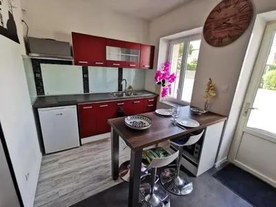 Cuisine ou kitchenette dans l'établissement Charmant studio La Forge