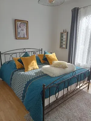Un ou plusieurs lits dans un hébergement de l'établissement Chambre privative avec salle d'eau
