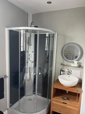 Salle de bains dans l'établissement Le Relais D'Aulnay