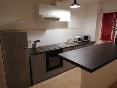 Cuisine ou kitchenette dans l'établissement T2 en résidence avec piscine proche île madame et océan