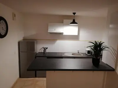 Cuisine ou kitchenette dans l'établissement T2 en résidence avec piscine proche île madame et océan