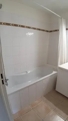 Salle de bains dans l'établissement T2 en résidence avec piscine proche île madame et océan