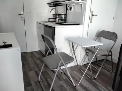 Cuisine ou kitchenette dans l'établissement Studio indépendant