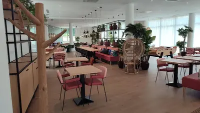 Restaurant ou autre lieu de restauration dans l'établissement Résidence Services Senior Montana