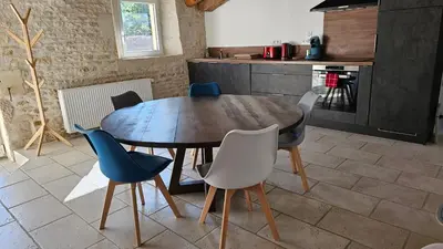 Cuisine ou kitchenette dans l'établissement Gîte familial de 5 personnes