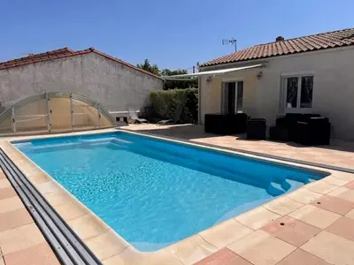 Piscine de l'établissement Villa accueillante à Saint-Froult avec piscine privéeB ou située à proximité