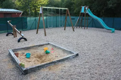 Aire de jeux pour enfants de l'établissement Chalets Moulière Evasion