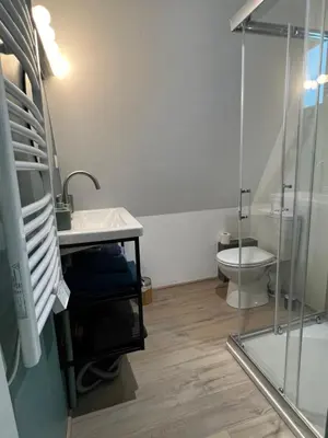 Salle de bains dans l'établissement La Garenne Saint Germain