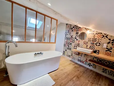 Salle de bains dans l'établissement Maison très agréable et calme avec terrasse en centre ville