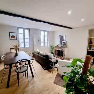 Maison très agréable et calme avec terrasse en centre ville