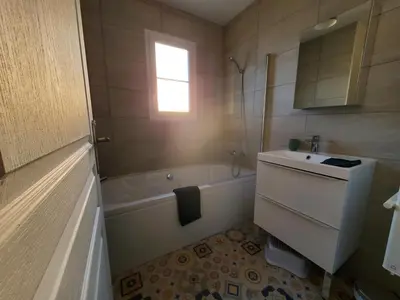 Salle de bains dans l'établissement Gîte Rose, Séjour détente et bien être en famille avec jacuzzi