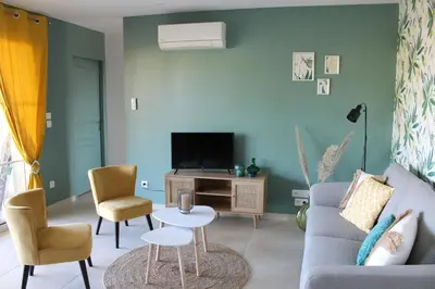 Télévision ou salle de divertissement dans l'établissement Gîte Rose, Séjour détente et bien être en famille avec jacuzzi