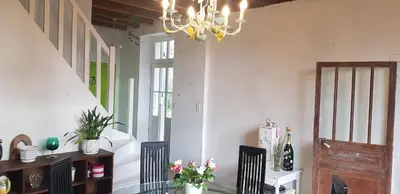 Coin salon dans l'établissement Maison chaleureuse et familiale.