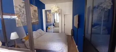 Un ou plusieurs lits dans un hébergement de l'établissement LA ROCHELAISE : Appartement calme & somptueux dans l'hyper centre.