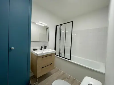 Salle de bains dans l'établissement Le coquet de Rompsay Paisible & Moderne