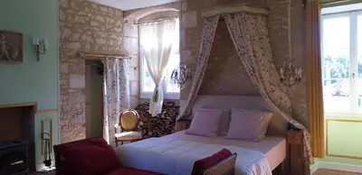 Un ou plusieurs lits dans un hébergement de l'établissement Chambre Renaissance au Château de Champagne-Mouton