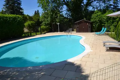 Piscine de l'établissement Les Bruyeres B&B ou située à proximité