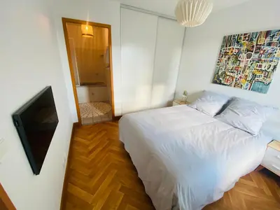 Un ou plusieurs lits dans un hébergement de l'établissement Appartement Saint Claude - Centre Port